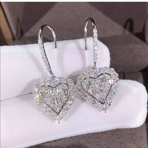 €New Heart Shaped Silver Sapphire Earrings, beautiful Earrings, cute Earrings